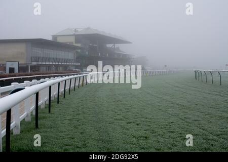 Warwick Racecourse in un giorno invernale gelido e foggoso, Warwickshire,`s Foto Stock