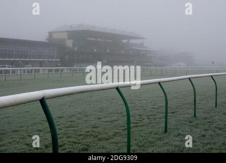 Warwick Racecourse in un giorno invernale gelido e foggoso, Warwickshire,`s Foto Stock