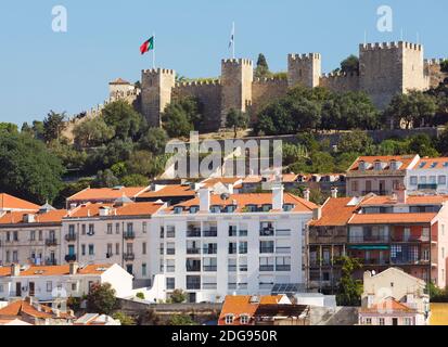 Lisbona, Portogallo. Lisbona, Portogallo. Vista sul quartiere Baixa a Castelo de Sao Jorge, il castello di San Giorgio. Foto Stock