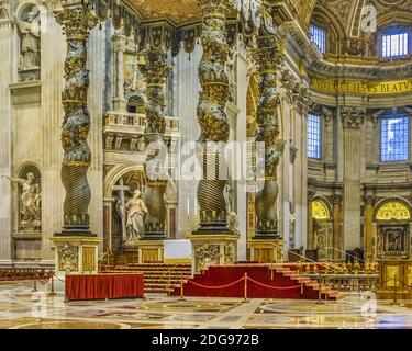 Roma Basilica di San Pietro con vista interna Foto Stock