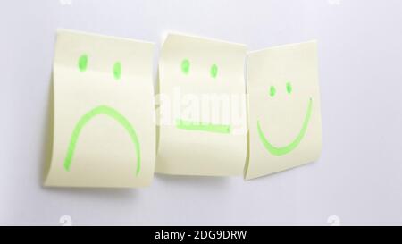 Nello sfondo bianco e vuoto spazio il sorriso Foto Stock