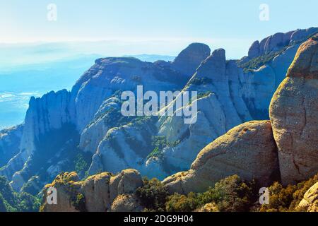 Paesaggio delle discariche . Natura delle montagne rocciose Foto Stock