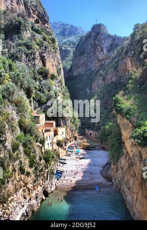 Veduta aerea del fiordo di Furore in Costiera Amalfitana Foto Stock