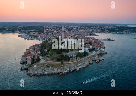 Bella Rovigno all'alba, foto aerea Foto Stock