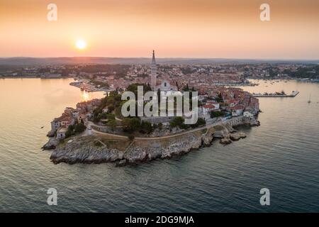 Bella Rovigno all'alba, foto aerea Foto Stock