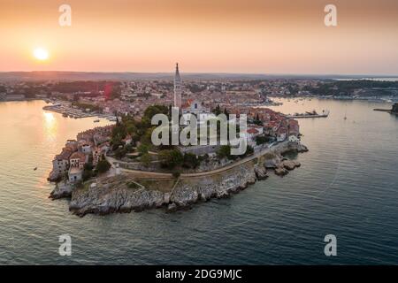 Bella Rovigno all'alba, foto aerea Foto Stock