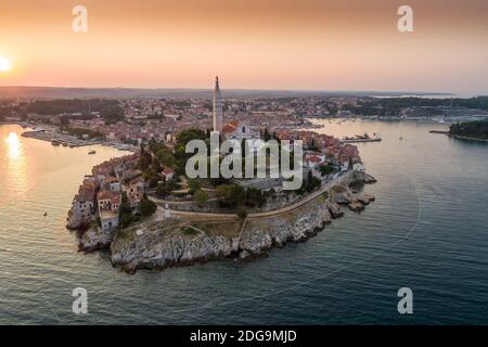 Bella Rovigno all'alba, foto aerea Foto Stock