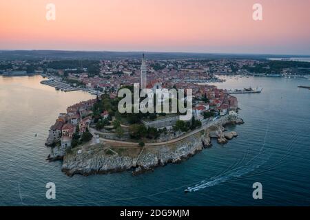 Bella Rovigno all'alba, foto aerea Foto Stock