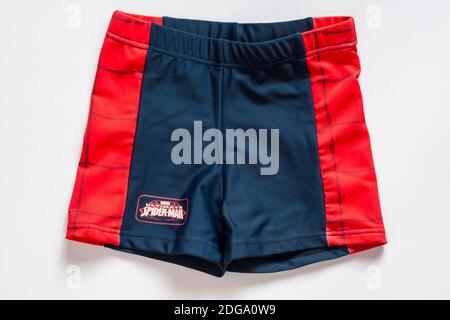Marvel Ultimate Spider-Man paio di shorts da ragazzo isolati su bianco sfondo Foto Stock