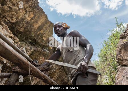 Estrazione illegale artigianale in Uganda Foto Stock