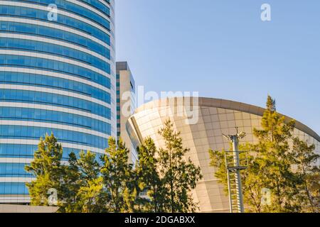 Edificio di uffici in stile contemporaneo, Montevideo, Uruguay Foto Stock