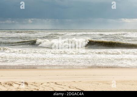 Onda crestante a Town Line Beach, wainsscott, NY Foto Stock