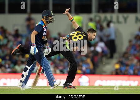 Sydney, Australia. 8 dicembre 2020. AJ Tye of Australia Bowls durante la terza partita di Dettol ODI T20I Series tra Australia e India al Sydney Cricket Ground, Sydney, Australia, l'8 dicembre 2020. Foto di Peter Dovgan. Solo per uso editoriale, è richiesta una licenza per uso commerciale. Nessun utilizzo nelle scommesse, nei giochi o nelle pubblicazioni di un singolo club/campionato/giocatore. Credit: UK Sports Pics Ltd/Alamy Live News Foto Stock