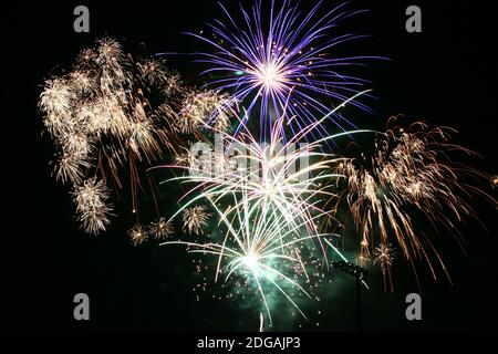 Fuochi d'artificio colorati presi il 4 luglio Foto Stock