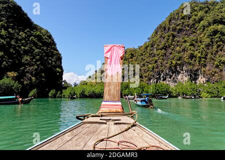 Crociera nella laguna di Koh Hong nel Mare delle Andamane e Parco Tharn Bok Khorani nella Provincia di Krabi - Thailandia - 28 gennaio 2020 Foto Stock