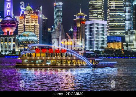 Scena notturna del quartiere di Pudong, Shanghai, Cina Foto Stock