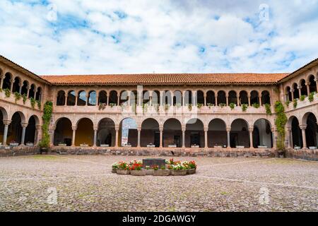 Cortile del Convento di Santo Domingo in Koricancha complesso in Cusco Foto Stock