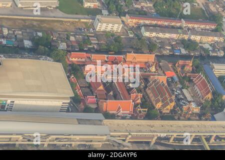 Vista aerea del Tempio di Wat Laksi, Bangkok, Thailandia, vicino all'Aeroporto Internazionale Don Muang. Foto Stock