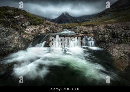 Cascata delle piscine delle fate all'Isola di Skye, Scozia, Regno Unito Foto Stock