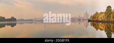 Ponte sul fiume, Benjamin Franklin Bridge, Delaware River, Philadelphia, Pennsylvania, USA Foto Stock