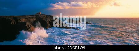 Tempesta sulla costa selvaggia di Quiberon, Morbihan, Bretagna, Francia Foto Stock