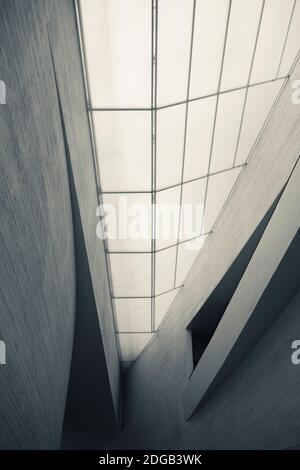 Atrium interni del Museo di Arte Contemporanea, Kiasma, Helsinki, Finlandia Foto Stock