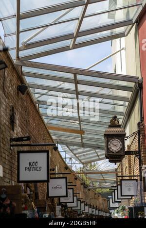 Impressioni sul mercato di Camden Lock Foto Stock