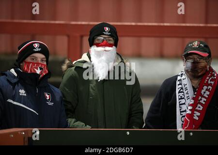 Cheltenham, Regno Unito. 8 dicembre 2020. Tifosi di Cheltenham durante la partita EFL Trophy tra Cheltenham Town e Portsmouth al Jonny-Rocks Stadium di Cheltenham, Inghilterra, l'8 dicembre 2020. Foto di Dave Peters/prime Media Images. Credit: Prime Media Images/Alamy Live News Foto Stock