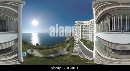 360 VR splendida scena del mare con il sole visto dall'hotel. Vacanze in Turchia Foto Stock
