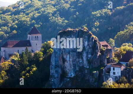 Rovine del castello della città, St-Cirq-Lapopie, Lot, Midi-Pirenei, Francia Foto Stock