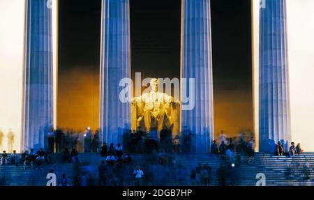 Turisti a Lincoln Memorial, Washington DC, USA