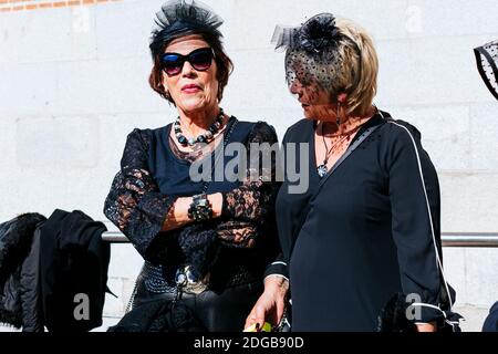 Signore piangenti della Fratellanza. Cofradía del Entierro de la Sardina - Confraternita allegra della sepoltura della Sardina. Foto Stock