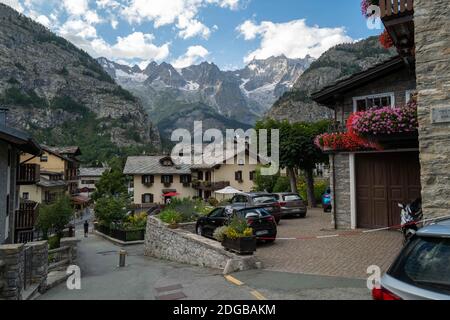 Italia durante la pandemia di Covid19, Courmayer, stazione sciistica nelle Alpi italiane durante l'estate covid Pandemic Foto Stock