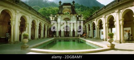 Cortile di un palazzo, Parque Lage, Jardim Botanico, Corcovado, Rio de Janeiro, Brasile Foto Stock