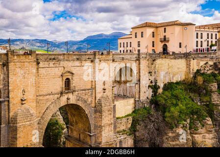 Puente Nuevo Bridge sulla Gola del Tajo. Ronda, Málaga, Andalusia, Spagna, Europa Foto Stock