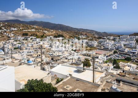 Chora città di iOS. L'Isola di iOS è una popolare destinazione turistica nel Mar Egeo. Isole CICLADI, Grecia Foto Stock