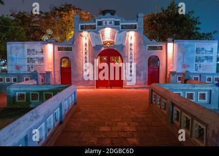 facciata al tempio figlio di ngoc - lago hoan kiem Foto Stock