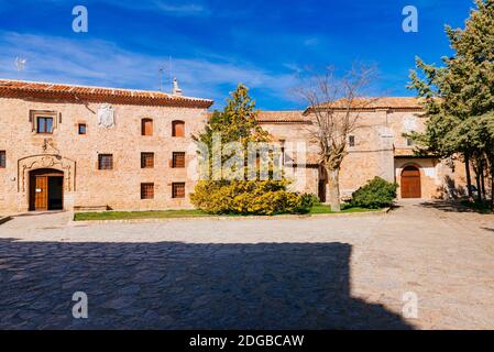Convento de Santa Isabel - Convento di Santa Isabel (XVI secolo), accanto alla chiesa di San Martín. Medinaceli, Soria, Castilla y León, Spagna, Europa Foto Stock