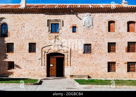 Convento de Santa Isabel - Convento di Santa Isabel (XVI secolo), accanto alla chiesa di San Martín. Medinaceli, Soria, Castilla y León, Spagna, Europa Foto Stock