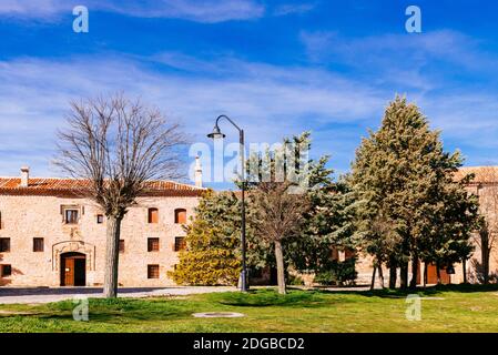 Convento de Santa Isabel - Convento di Santa Isabel (XVI secolo), accanto alla chiesa di San Martín. Medinaceli, Soria, Castilla y León, Spagna, Europa Foto Stock