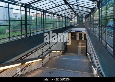 Visualizza su una stazione ferroviaria a Berlino Foto Stock