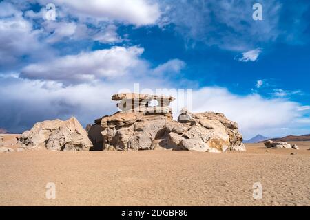 Formazione rocciosa vulcanica nel Parco Nazionale di Uyuni, Uyuni Foto Stock