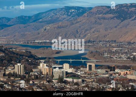 Vista ad alto angolo di una città, Thompson River, Kamloops, British Columbia, Canada Foto Stock