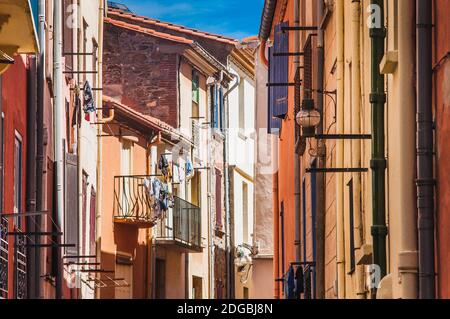Vista pittoresca sulle strade di Collioure, Francia Foto Stock