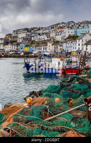 2020 pescherecci a strascico della flotta del Devon meridionale sono attraccati Porto di Brixham Foto Stock