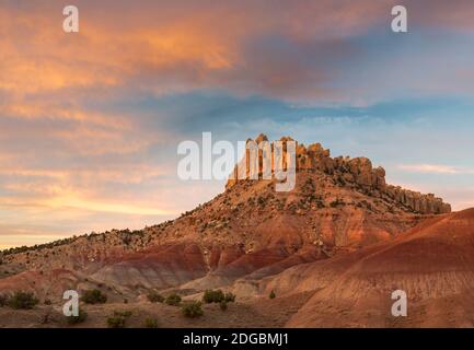 Alba sopra le scogliere Circle vicino a Long Canyon Overlook, Grand Staircase-Escalante National Monument, Utah, USA Foto Stock