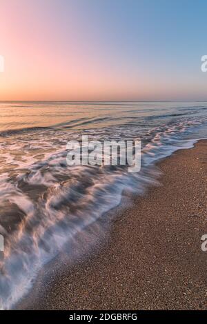 Breaking Wave on the Beach at Sunrise, Florida, USA Foto Stock