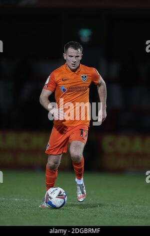 Cheltenham, Regno Unito. 8 dicembre 2020. Bryn Morris di Portsmouth durante la partita EFL Trophy tra Cheltenham Town e Portsmouth al Jonny-Rocks Stadium di Cheltenham, Inghilterra, l'8 dicembre 2020. Foto di Dave Peters/prime Media Images. Credit: Prime Media Images/Alamy Live News Foto Stock
