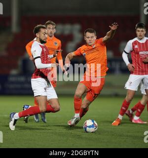 Cheltenham, Regno Unito. 8 dicembre 2020. DaN Bowry di Cheltenham Town e Bryn Morris di Portsmouth durante la partita EFL Trophy tra Cheltenham Town e Portsmouth allo Jonny-Rocks Stadium di Cheltenham, Inghilterra, l'8 dicembre 2020. Foto di Dave Peters/prime Media Images. Credit: Prime Media Images/Alamy Live News Foto Stock