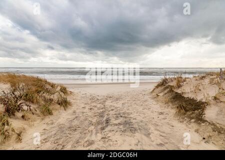 Ingresso alla spiaggia di Gibson Beach in una giornata invernale Foto Stock